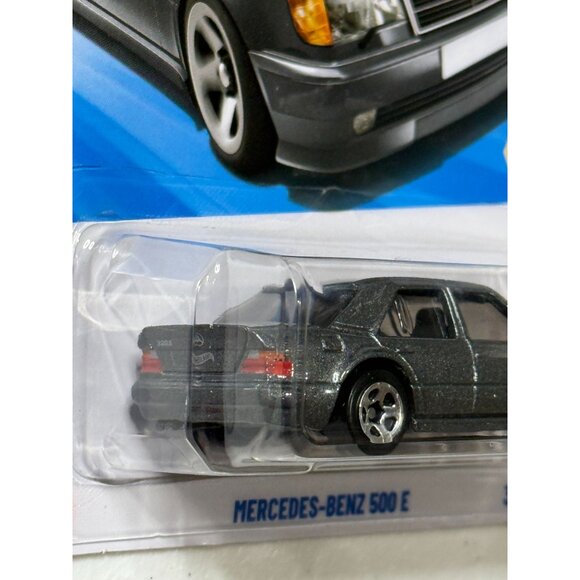 Hot Wheels Mercedes-Benz 500 E | ’70s vs ’90s Series | 57/250 | NOC - Picture 3 of 5